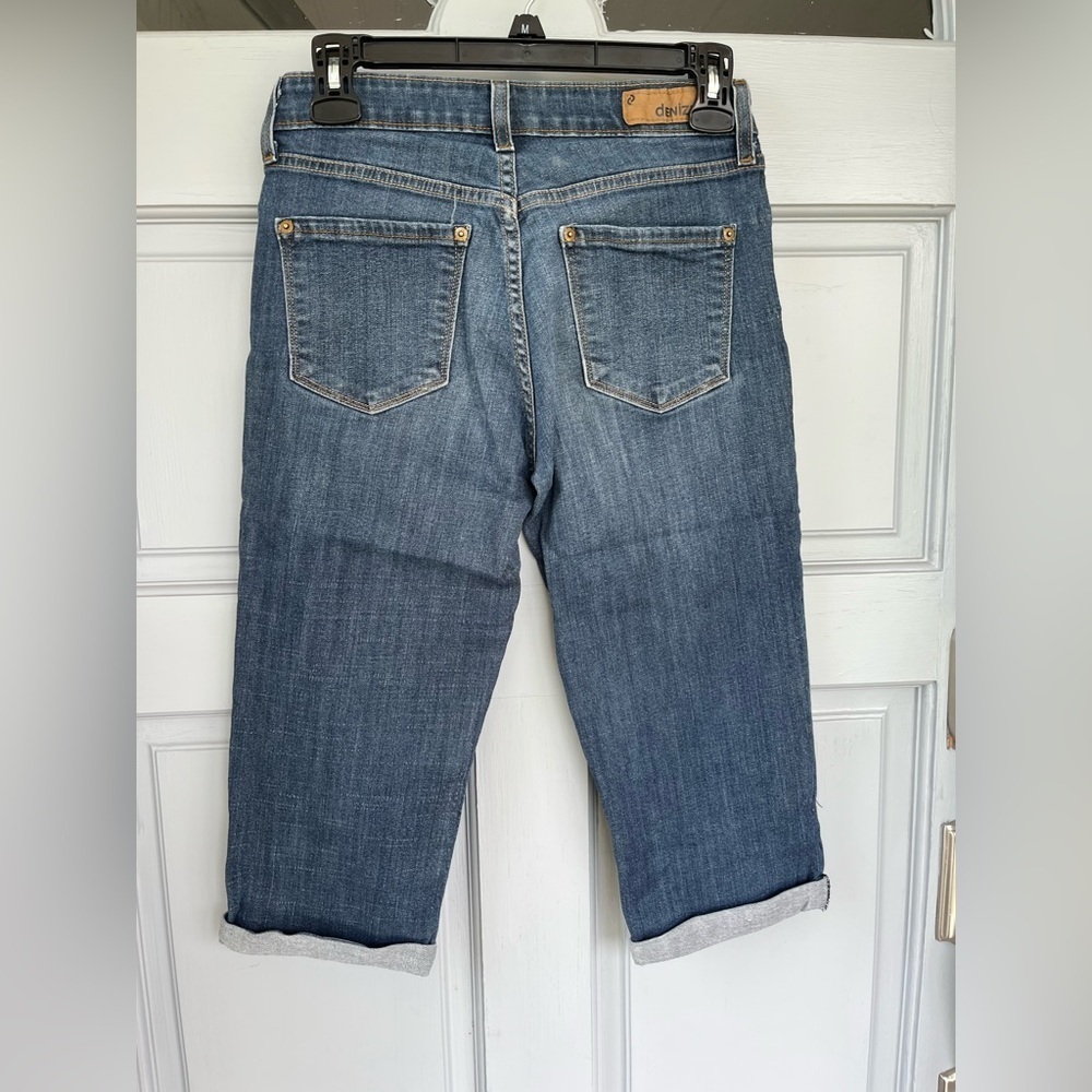 Denizen from Levi's Totally Shaping Capris Blue Jean Capri, Misses Size 4 - Picture 7 of 12